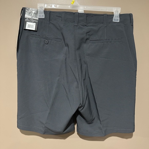 Men’s grey and white golf shorts. Ben Hogan. Sizes 32&38. - Picture 4 of 5